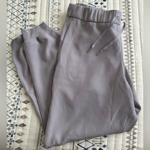 NWT Lululemon On The Fly Jogger in Silverscreen